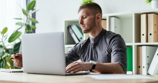 Motivationslos durch Home Office auf Dauer: fünf Tipps, wie Chefs der Entfremdung entgegenwirken können