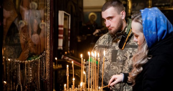 Photos show stark contrast in Easter celebrations in Ukraine and Russia