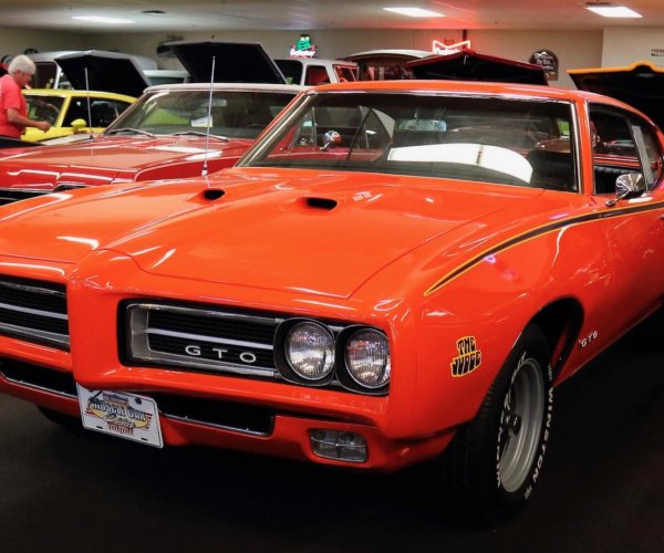 Massive muscle car collection from Florida museum heads to auction—without reserve