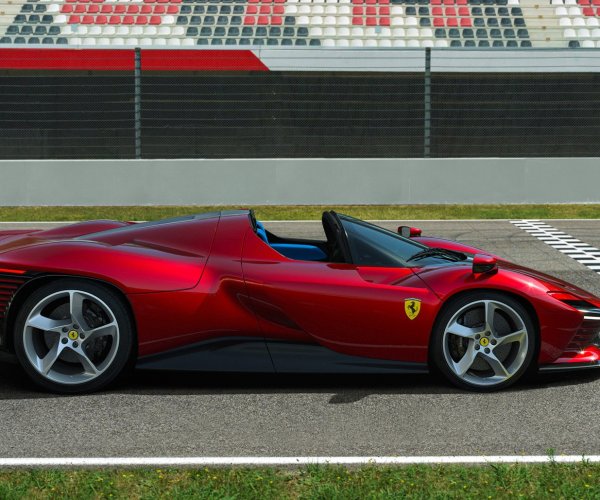 Herzensbrecher und Krachmacher: der neue Ferrari Daytona SP3 mit V12-Mittelmotor